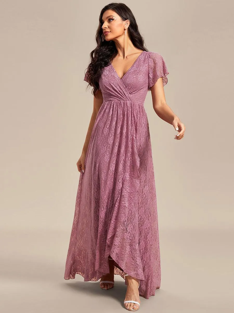 Robe de soirée en dentelle plissée à manches courtes et col en V