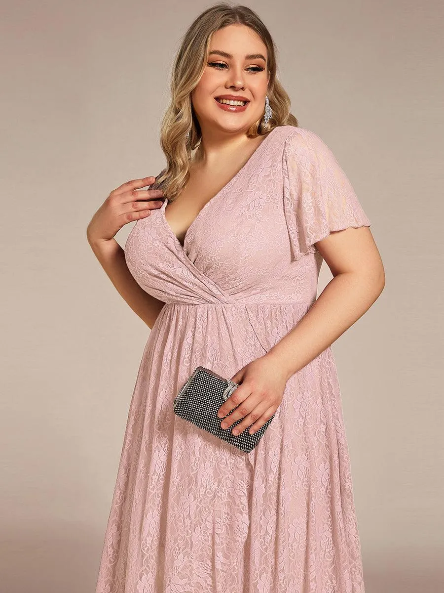 Robe de soirée en dentelle plissée à manches courtes et col en V