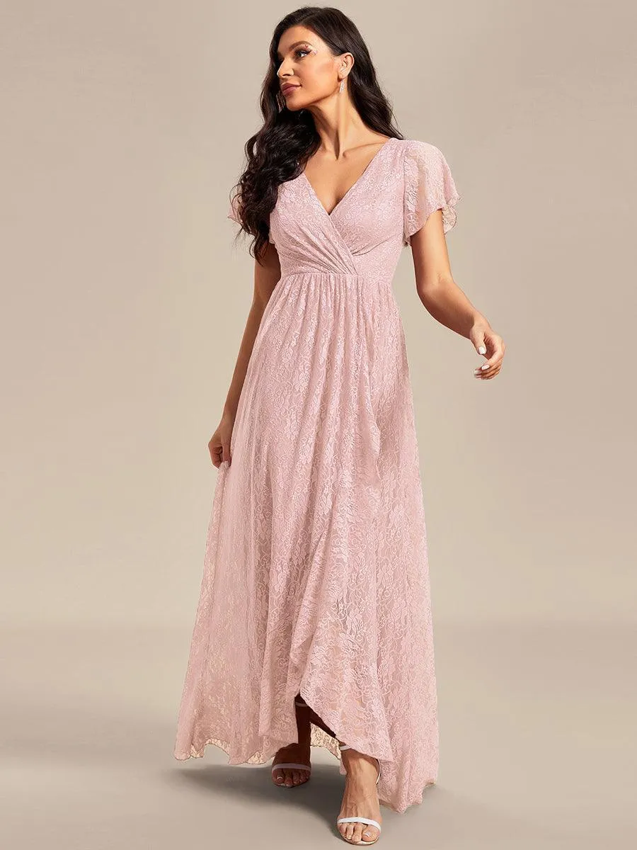 Robe de soirée en dentelle plissée à manches courtes et col en V