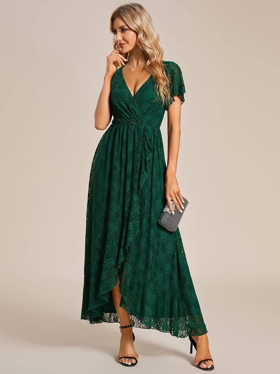 Robe de soirée en dentelle plissée à manches courtes et col en V