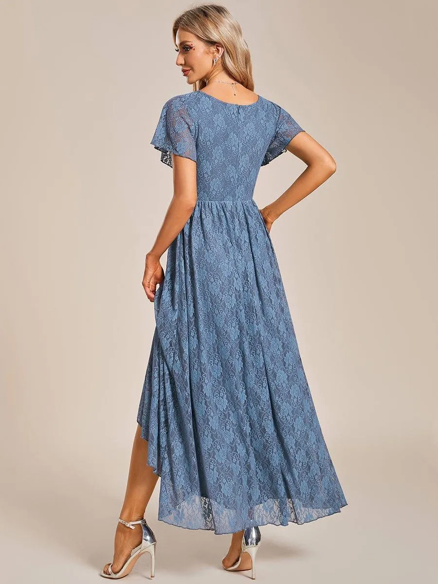 Robe de soirée en dentelle plissée à manches courtes et col en V
