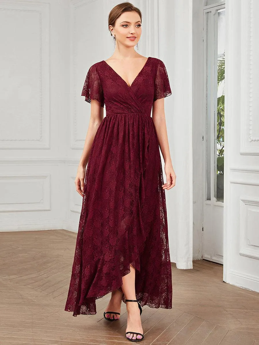 Robe de soirée en dentelle plissée à manches courtes et col en V