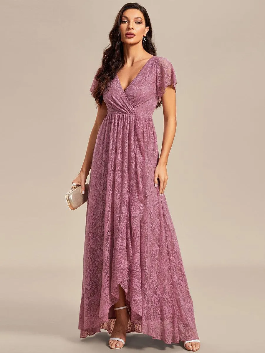 Robe de soirée en dentelle plissée à manches courtes et col en V