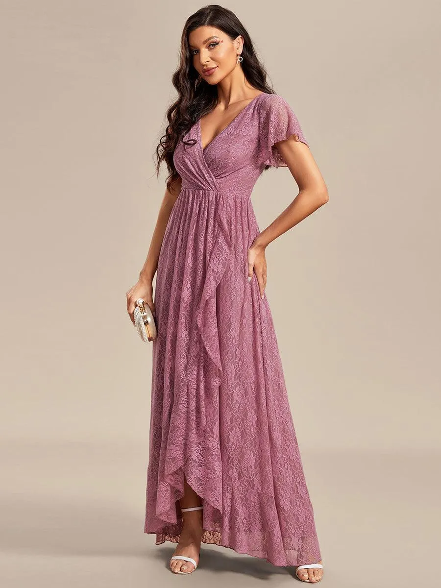 Robe de soirée en dentelle plissée à manches courtes et col en V