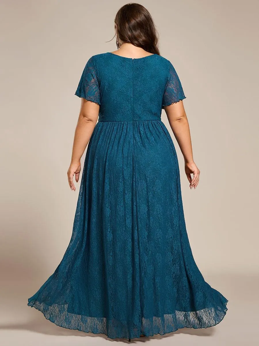Robe de soirée en dentelle plissée à manches courtes et col en V