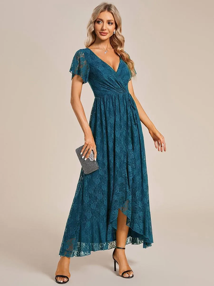 Robe de soirée en dentelle plissée à manches courtes et col en V