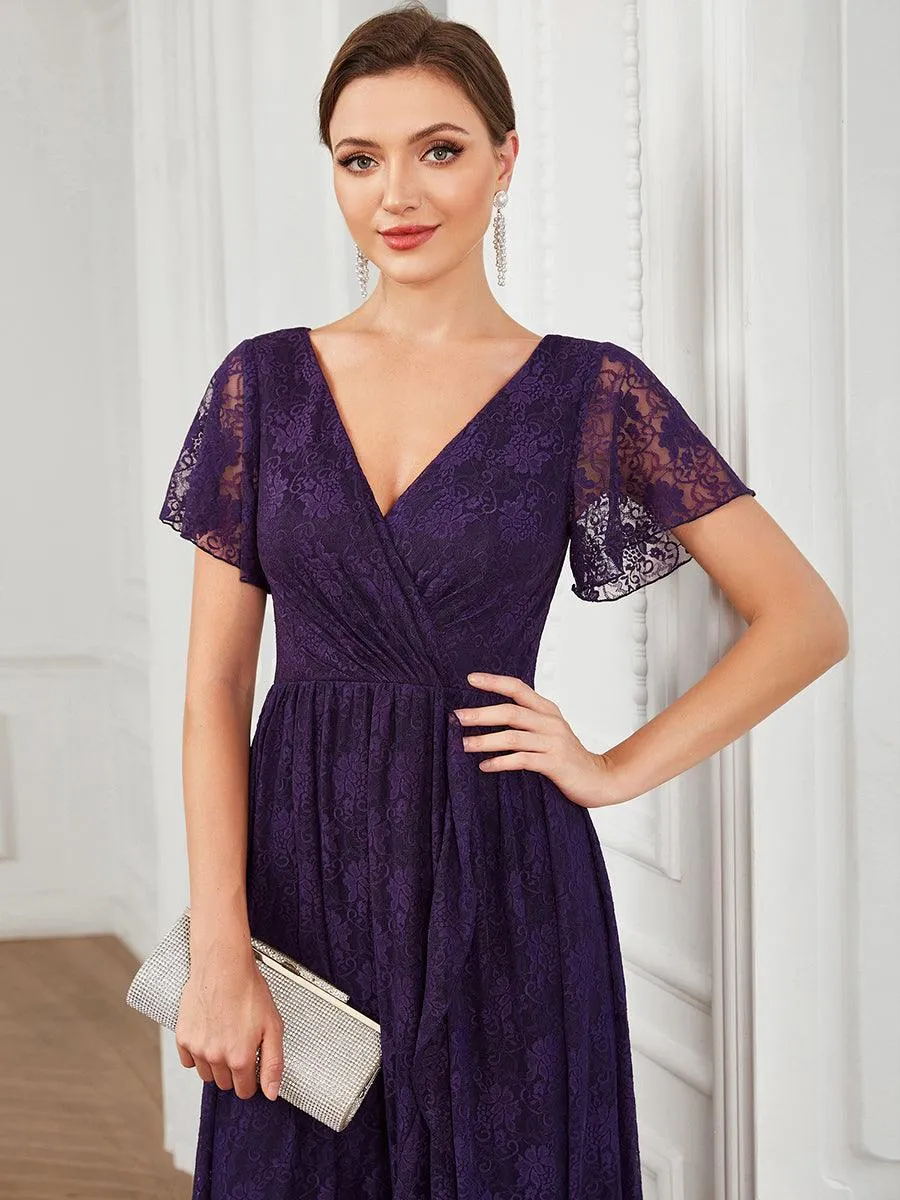 Robe de soirée en dentelle plissée à manches courtes et col en V