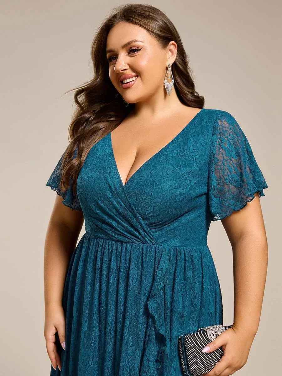 Robe de soirée en dentelle plissée à manches courtes et col en V
