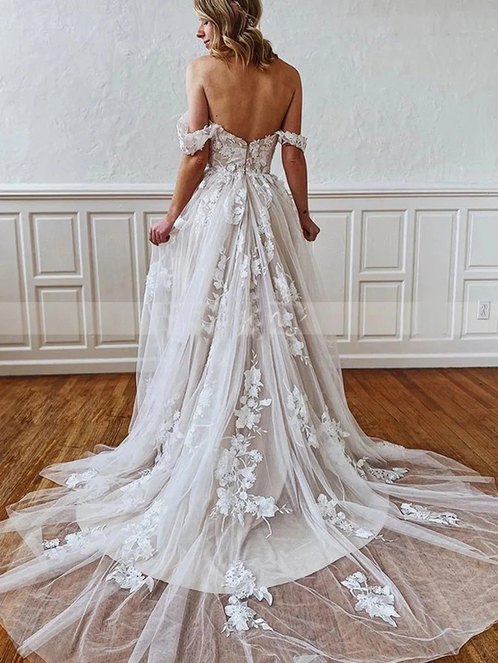 Roberta | A-Line Straps Sweetheart Wedding Dress with Lace Appliques