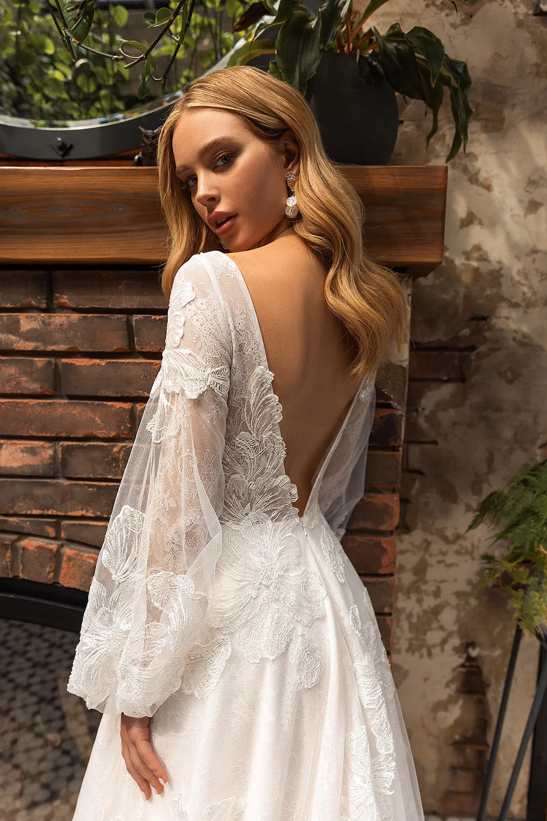Romantic A Line Chiffon Scalloped Court Train Wedding Dress with Appliques-716084