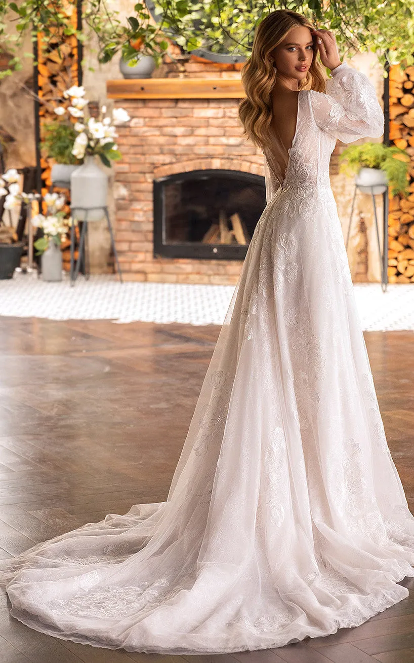 Romantic A Line Chiffon Scalloped Court Train Wedding Dress with Appliques-716084