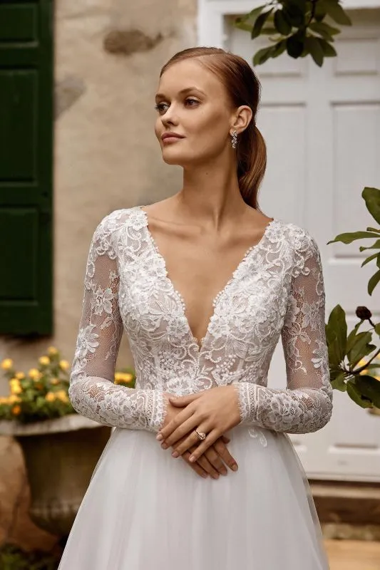 Sincerity Size 6 44274 Ivory/Nude Gown