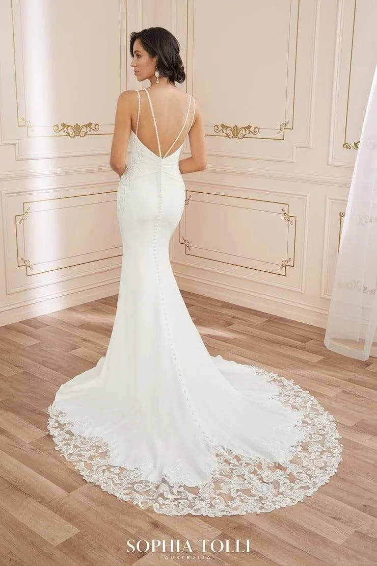 Sophia Tolli: Y22057 - Amylynn