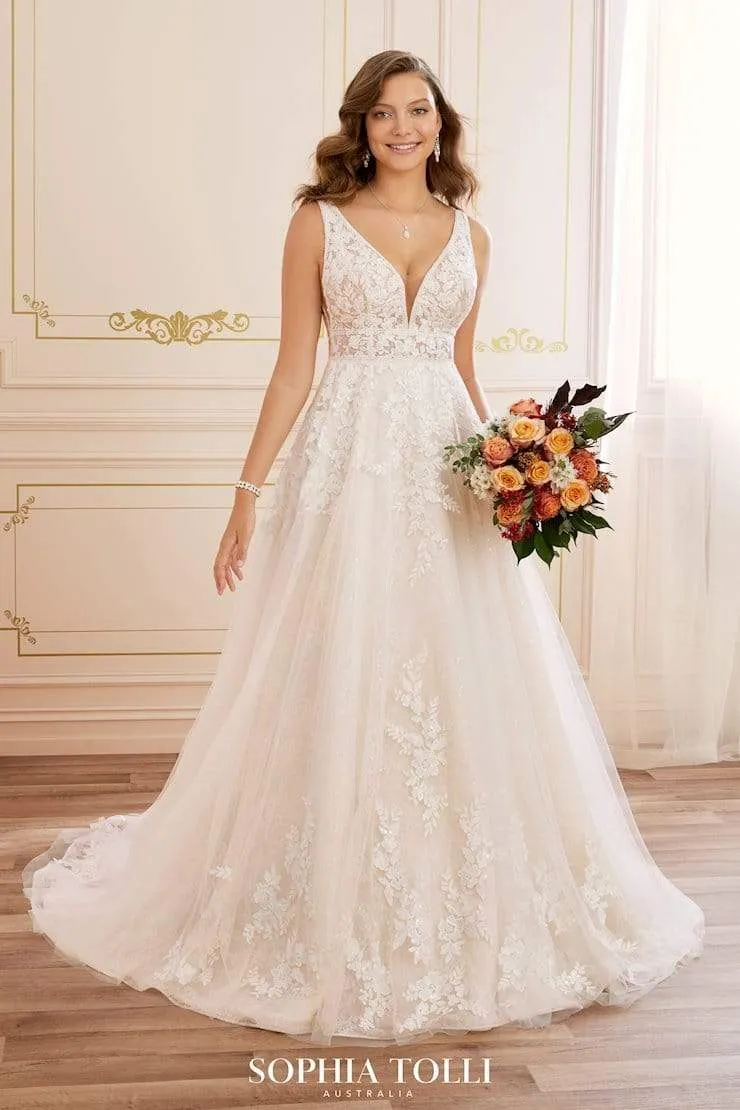 Sophia Tolli: Y22066 - Annika