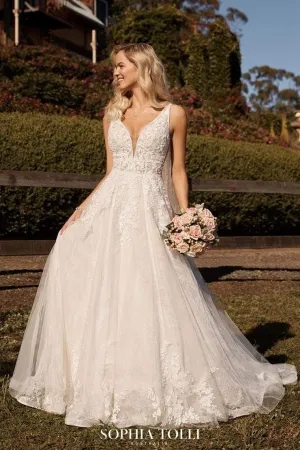 Sophia Tolli: Y22066 - Annika