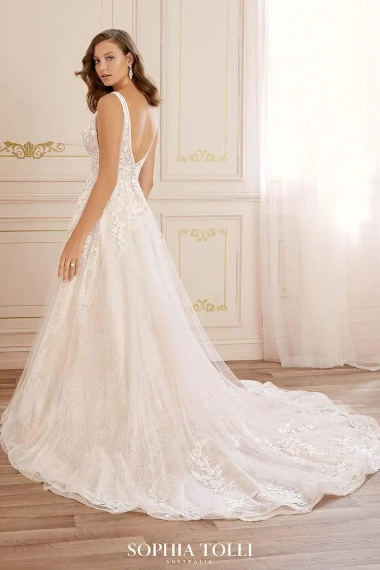Sophia Tolli: Y22066 - Annika