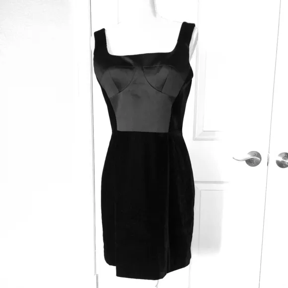 TOP SHOP VELVET LITTLE BLACK DRESS NWT SIZE 8