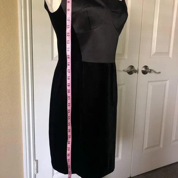 TOP SHOP VELVET LITTLE BLACK DRESS NWT SIZE 8