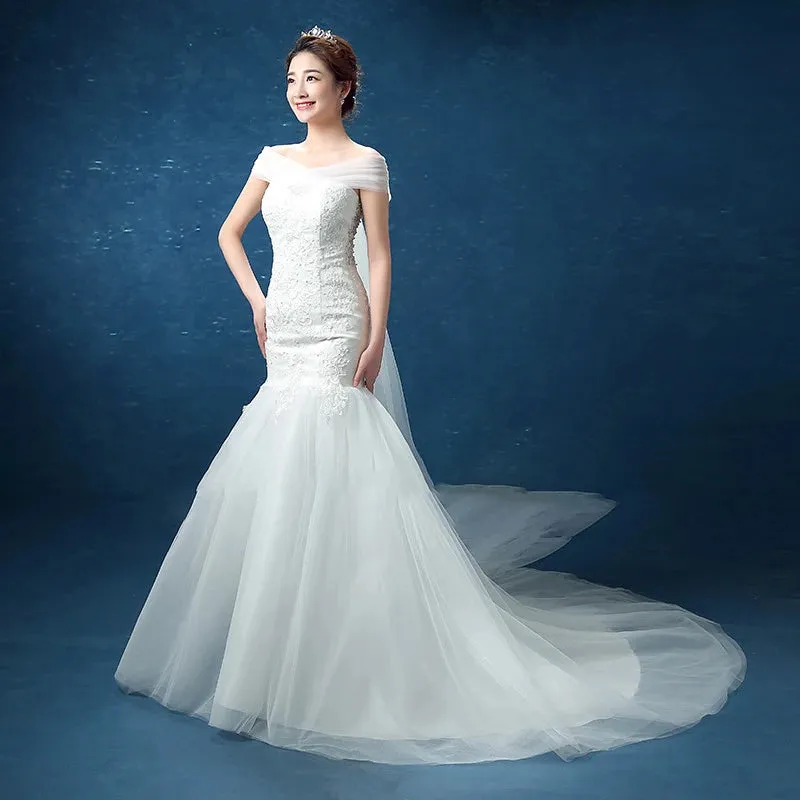 Wedding Guest Dresses: Wedding Dresses Illusion V-Neck Short Tulle Lace Embroidery