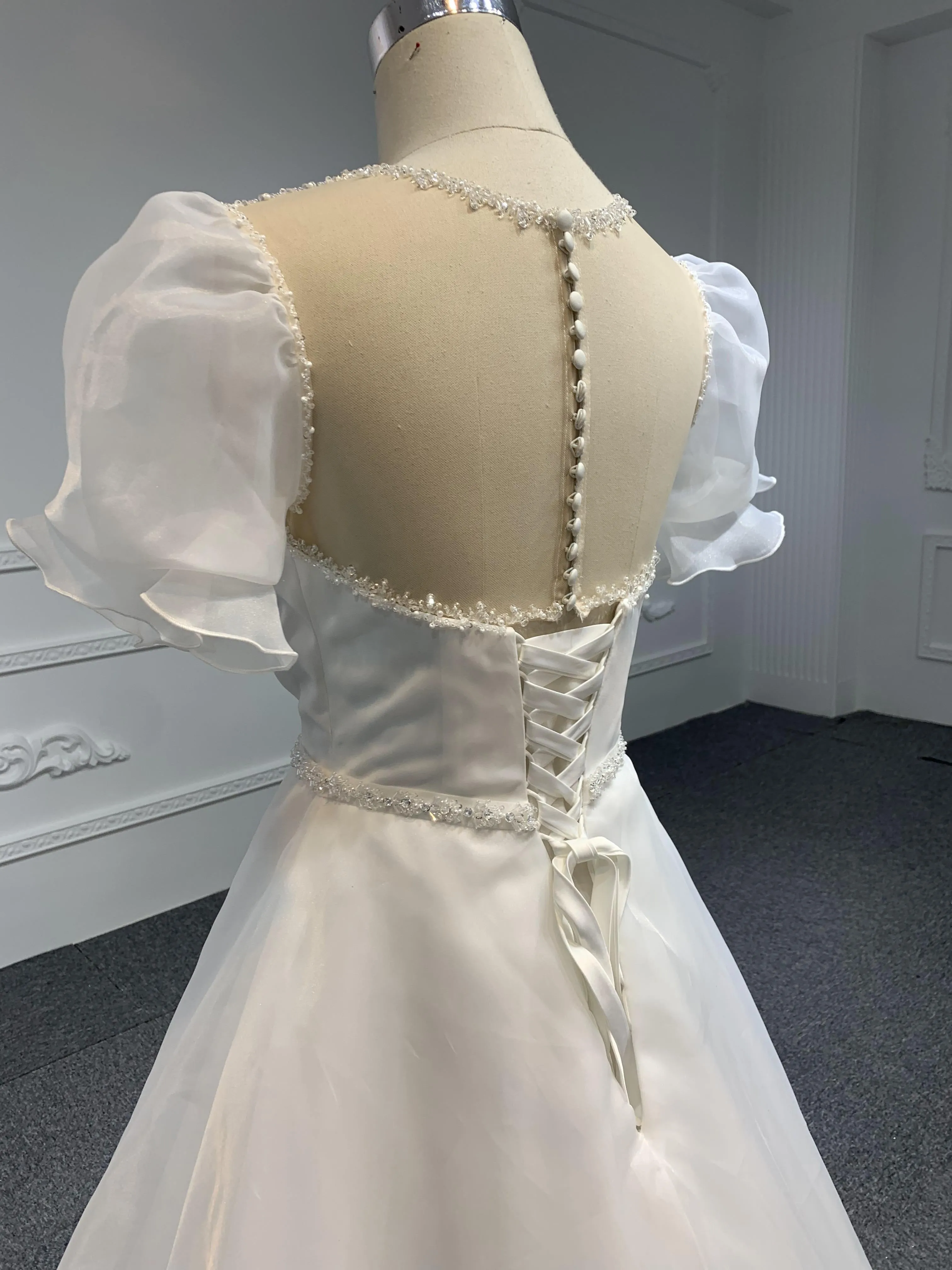 Z010-The Organza V-neckline Short Sleeve With Long Tail