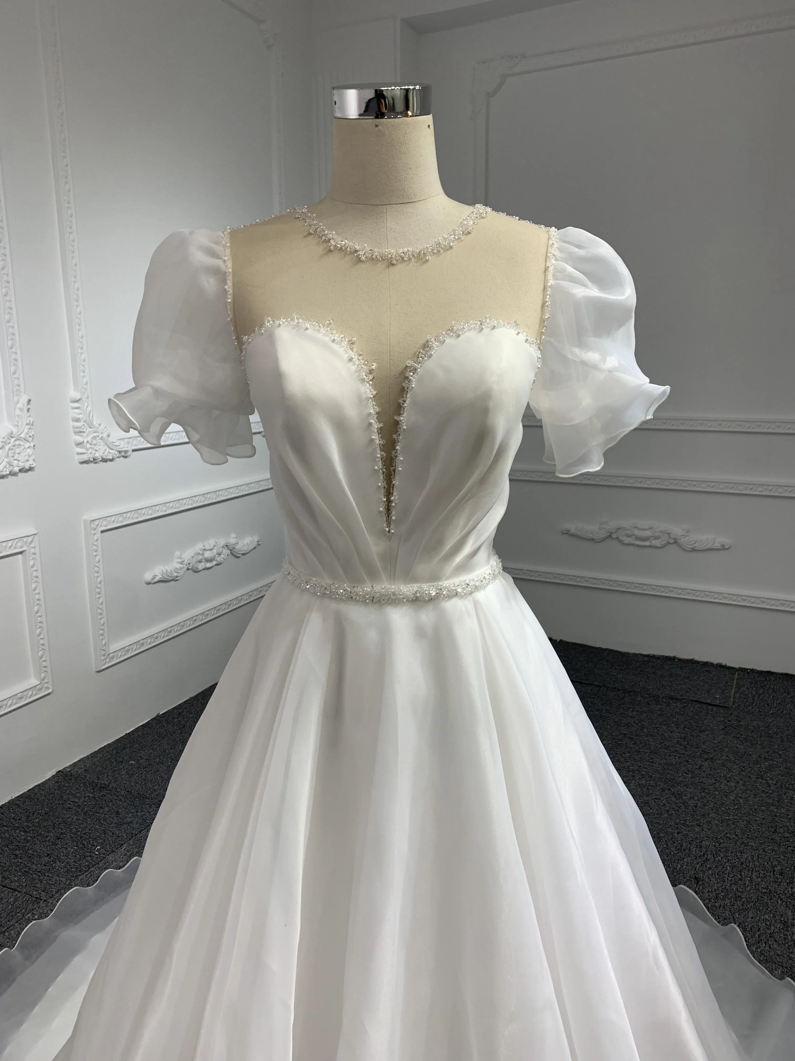 Z010-The Organza V-neckline Short Sleeve With Long Tail